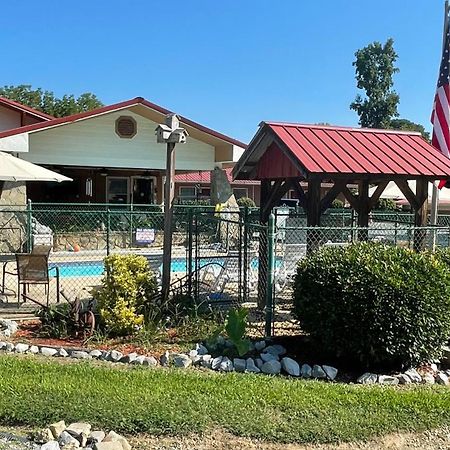 Bay Springs Country Inn & Marina Centre Екстер'єр фото