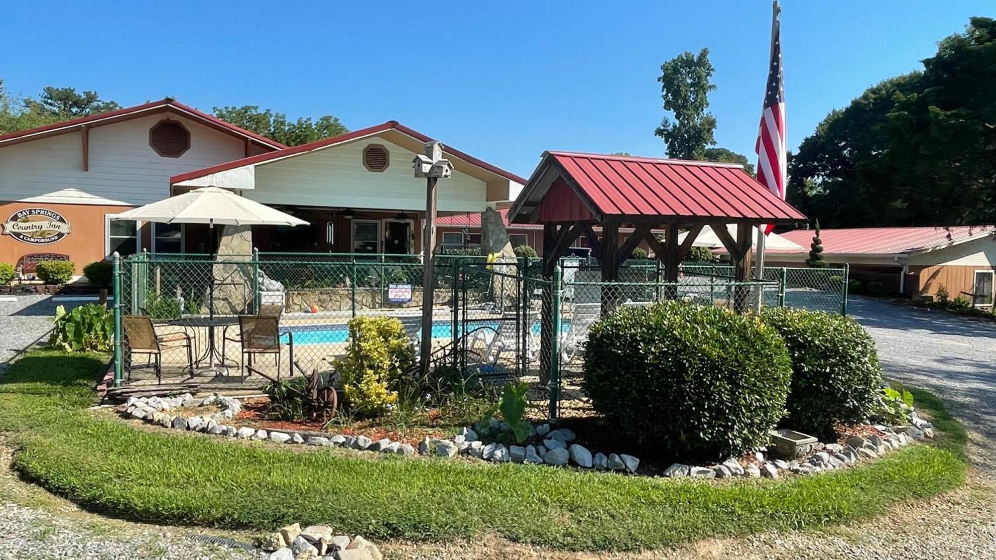 Bay Springs Country Inn & Marina Centre Екстер'єр фото